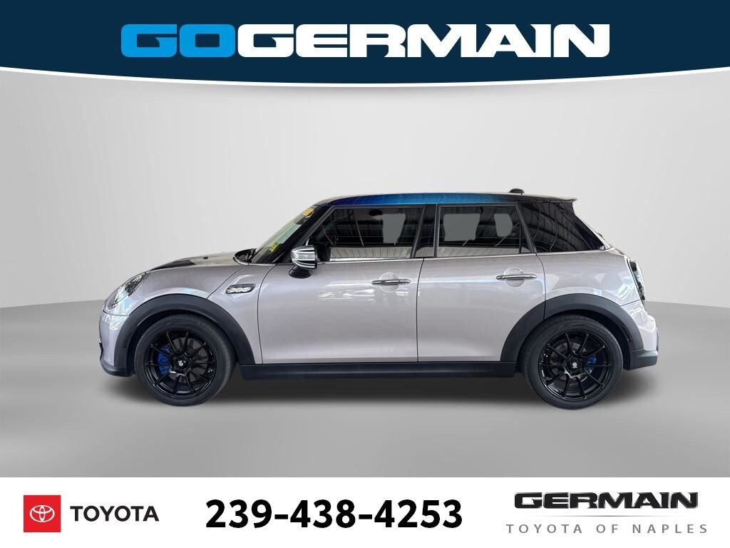 Used 2022 MINI Hardtop 4 Door Iconic Hatchback