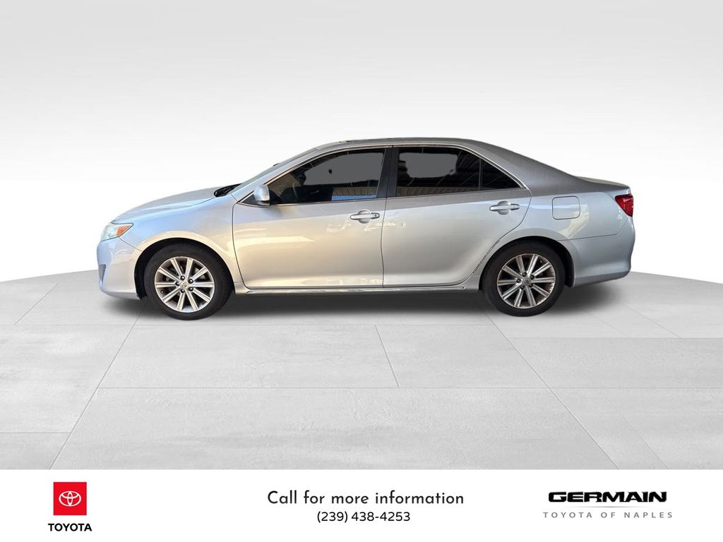 2013 Toyota Camry XLE photo 2