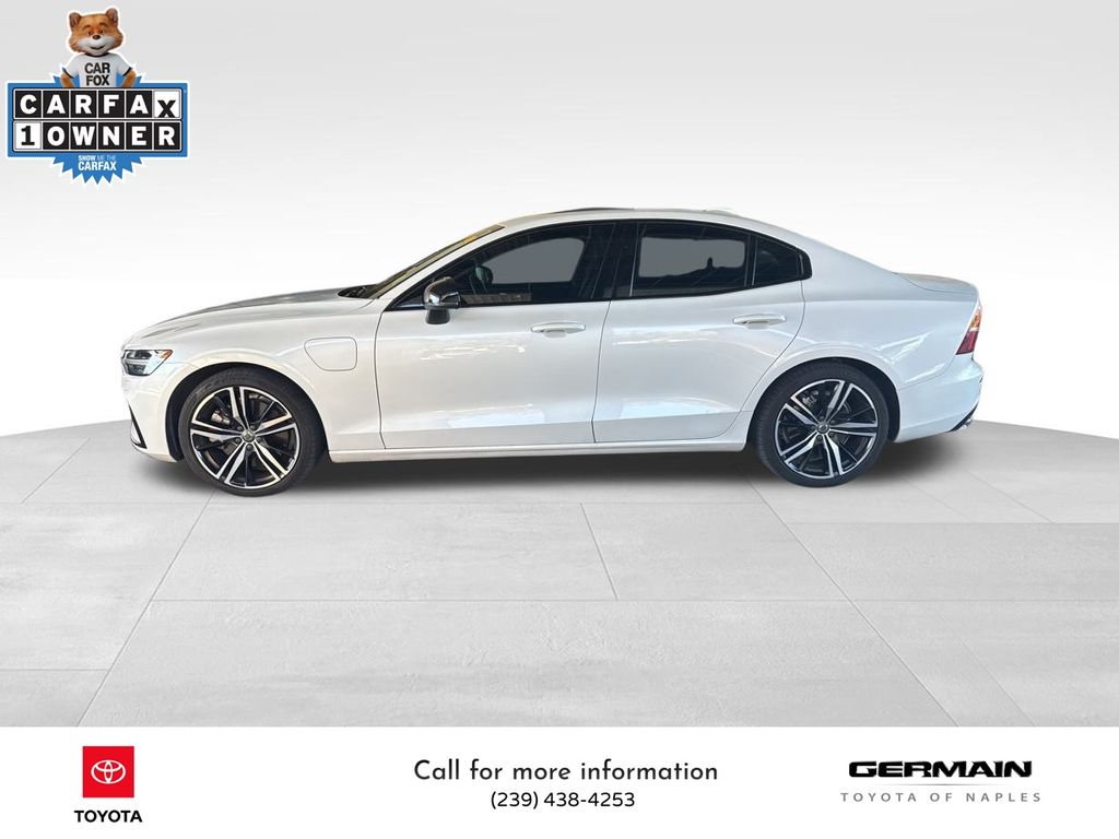 2022 Volvo S60 Recharge T8 R-Design Expression photo 2