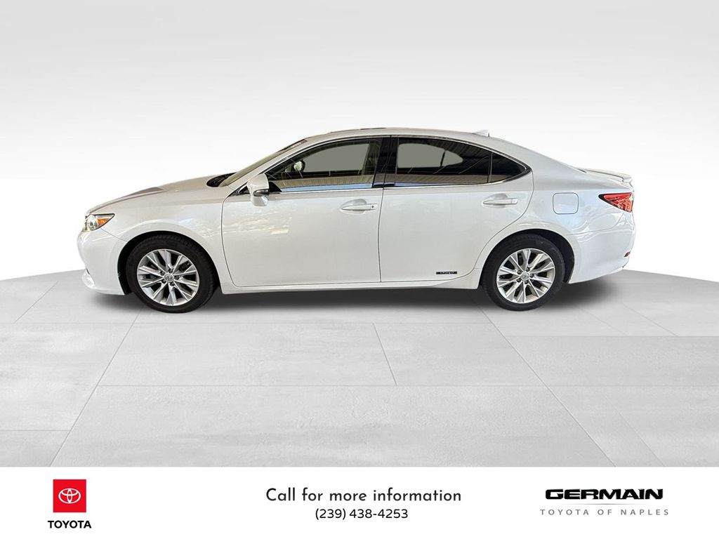 2015 Lexus ES 300h photo 2