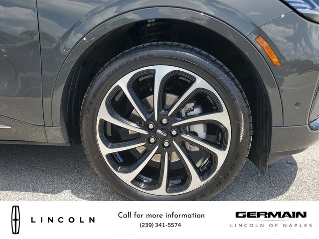 2024 Lincoln Nautilus Black Label photo 3