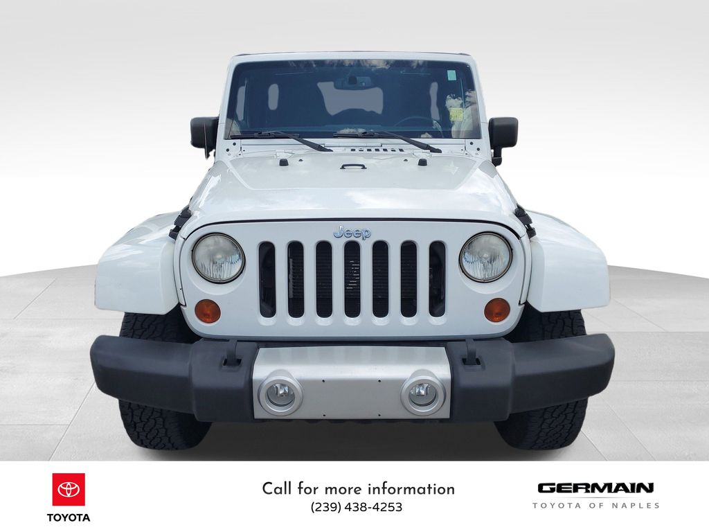 2013 Jeep Wrangler Unlimited Sahara photo 2
