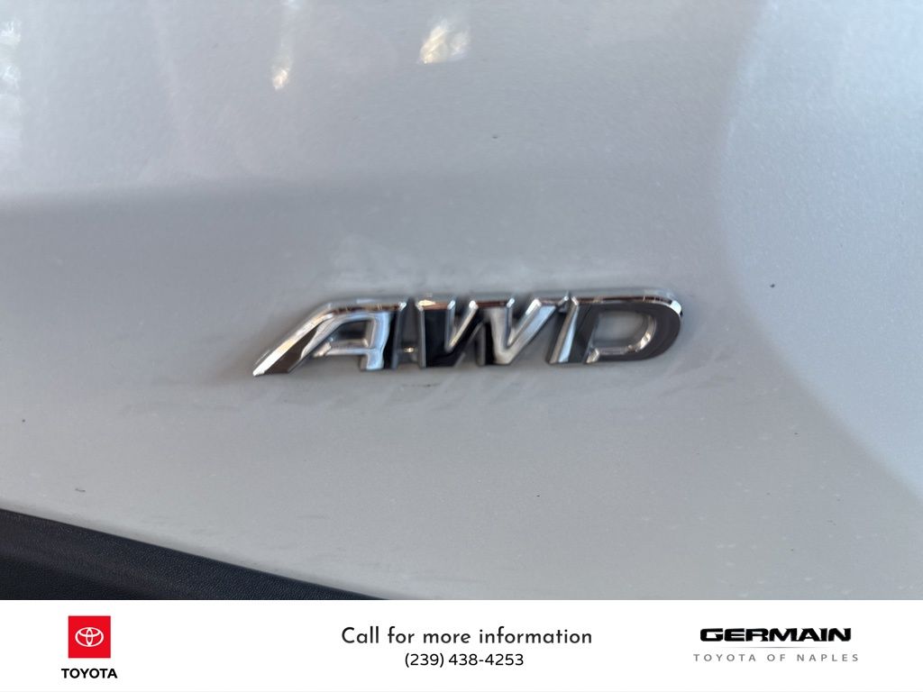 2024 Toyota RAV4 Hybrid XLE Premium photo 3