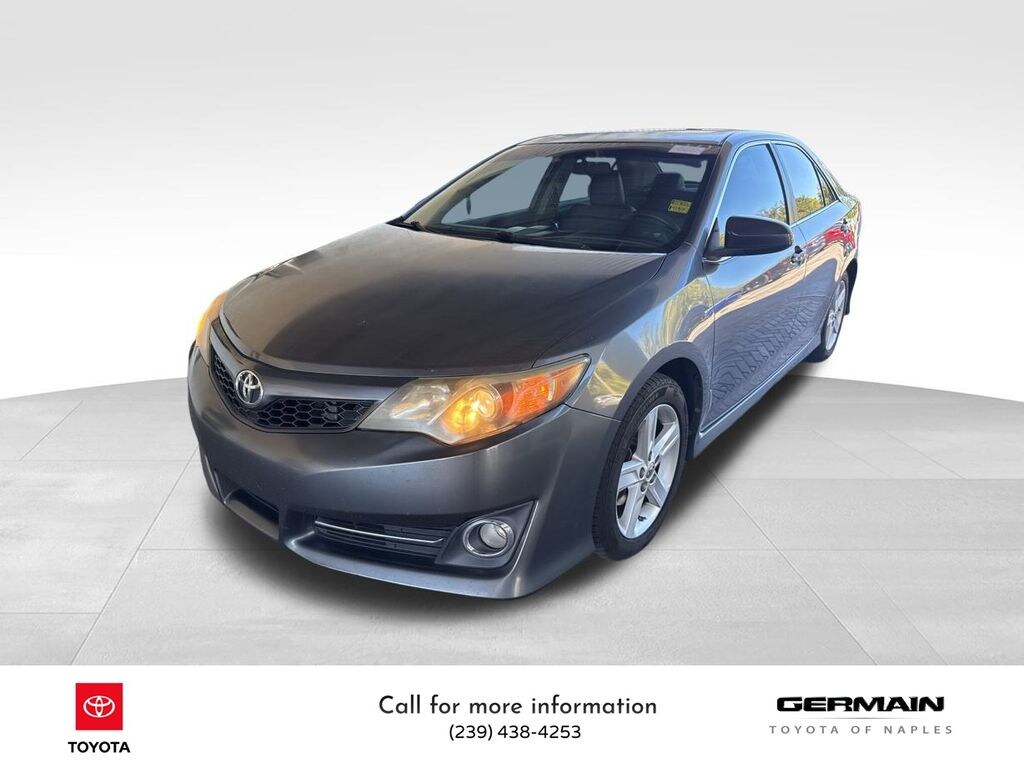 Used 2014 Toyota Camry SE Sedan