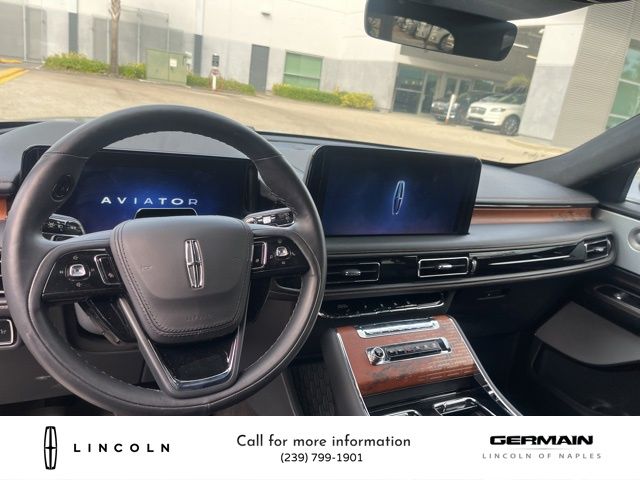 2025 Lincoln Aviator Black Label photo 3