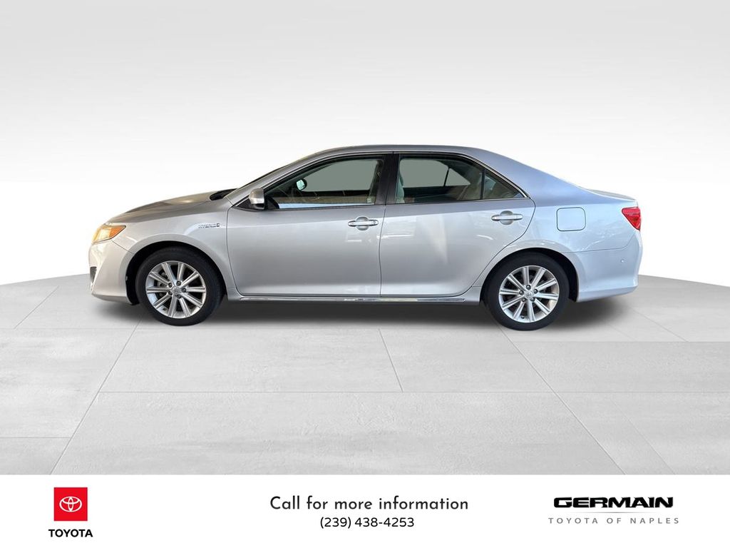 2014 Toyota Camry Hybrid XLE photo 2