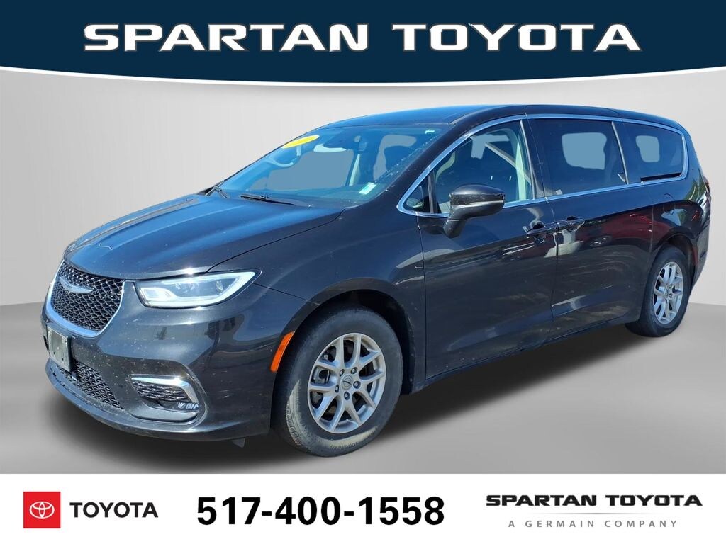 Used 2023 Chrysler Pacifica Touring L Van Passenger Van