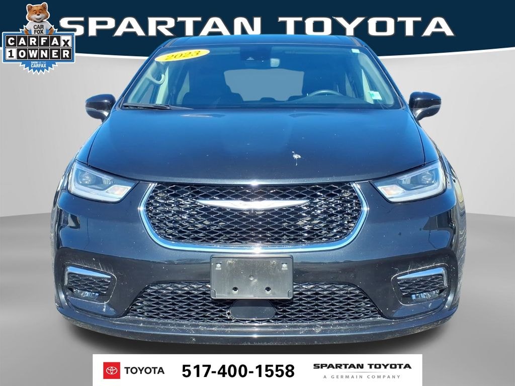 Used 2023 Chrysler Pacifica Touring L Van Passenger Van