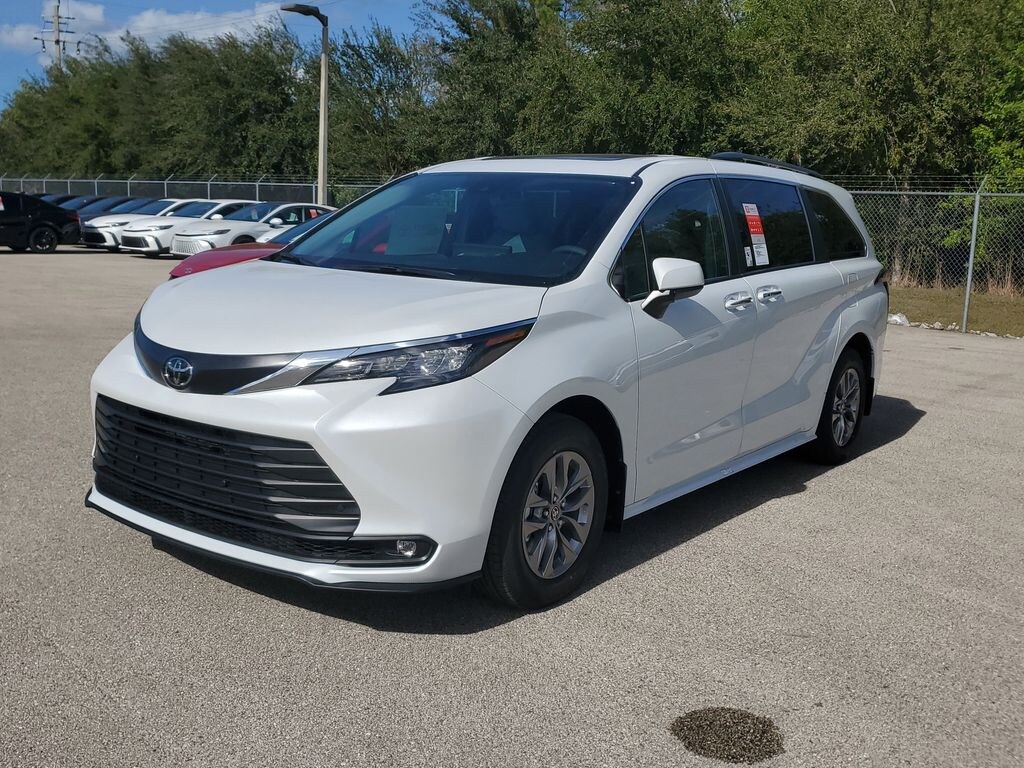 New 2026 Toyota Sienna XLE 8 Passenger Van Passenger Van