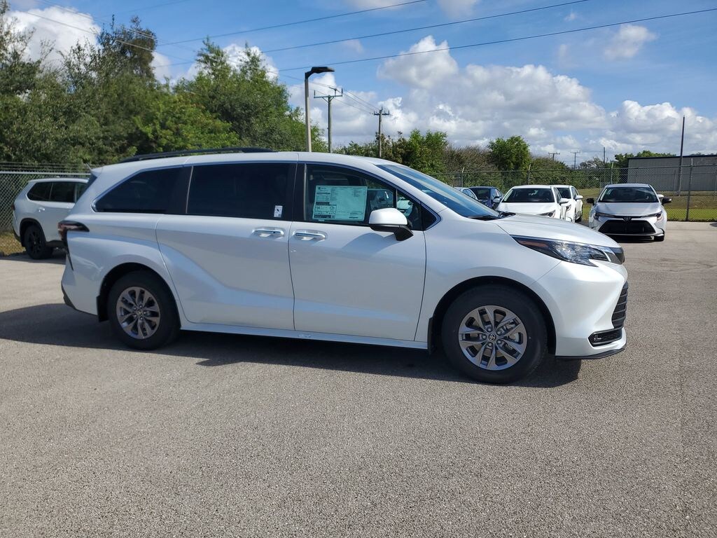 New 2026 Toyota Sienna XLE 8 Passenger Van Passenger Van