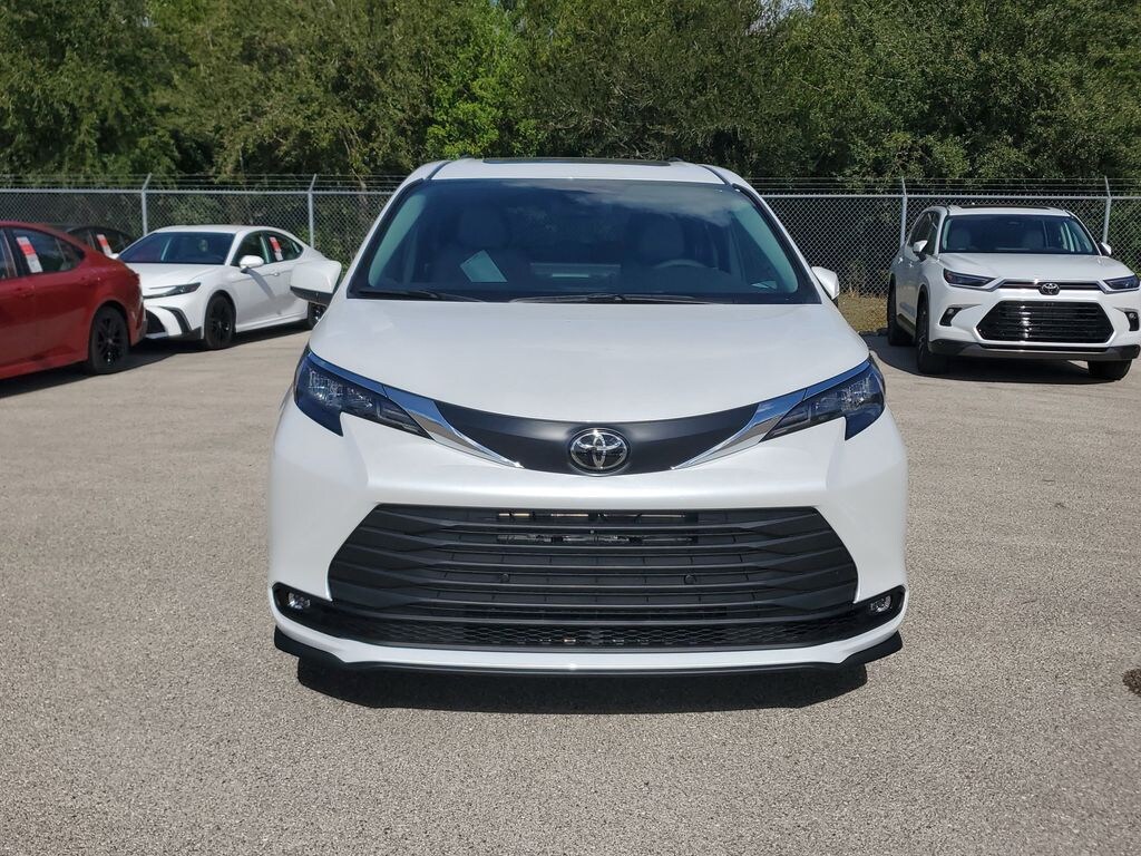 New 2026 Toyota Sienna XLE 8 Passenger Van Passenger Van