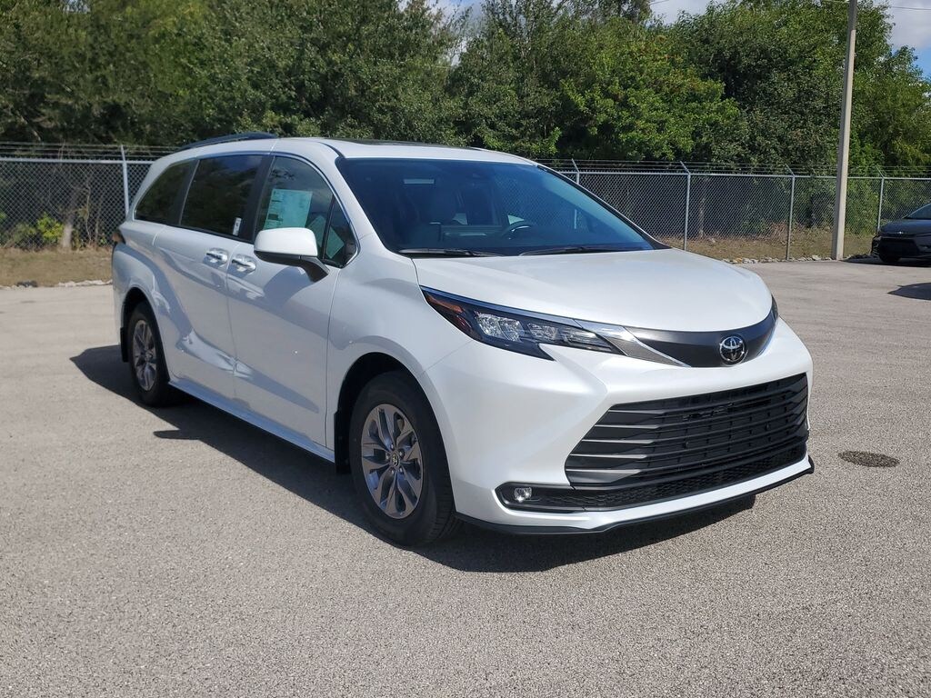 New 2026 Toyota Sienna XLE 8 Passenger Van Passenger Van