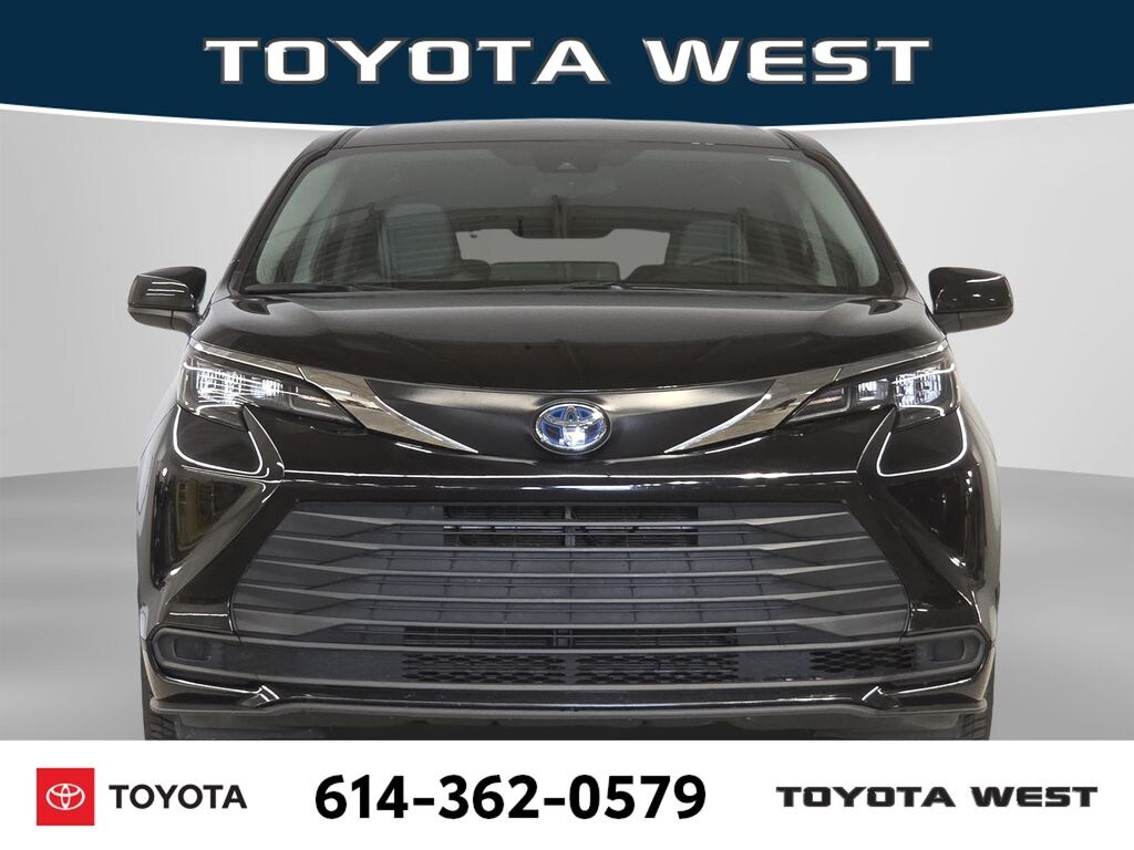 Used 2024 Toyota Sienna LE 8 Passenger Van Passenger Van