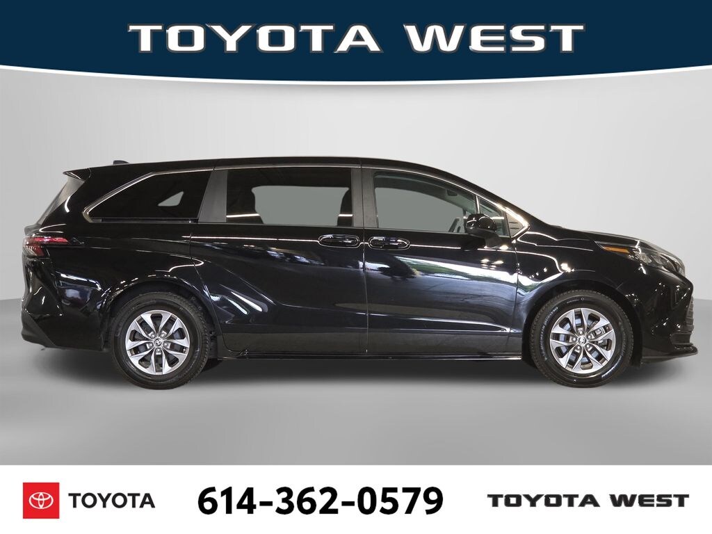 Used 2024 Toyota Sienna LE 8 Passenger Van Passenger Van