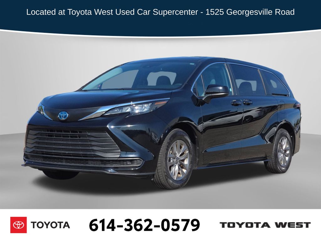 Used 2025 Toyota Sienna LE 8 Passenger Van Passenger Van