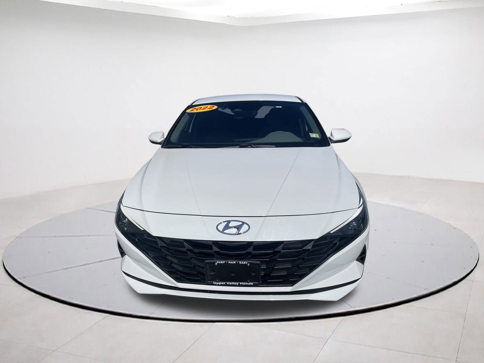 2022 Hyundai Elantra SEL photo 2