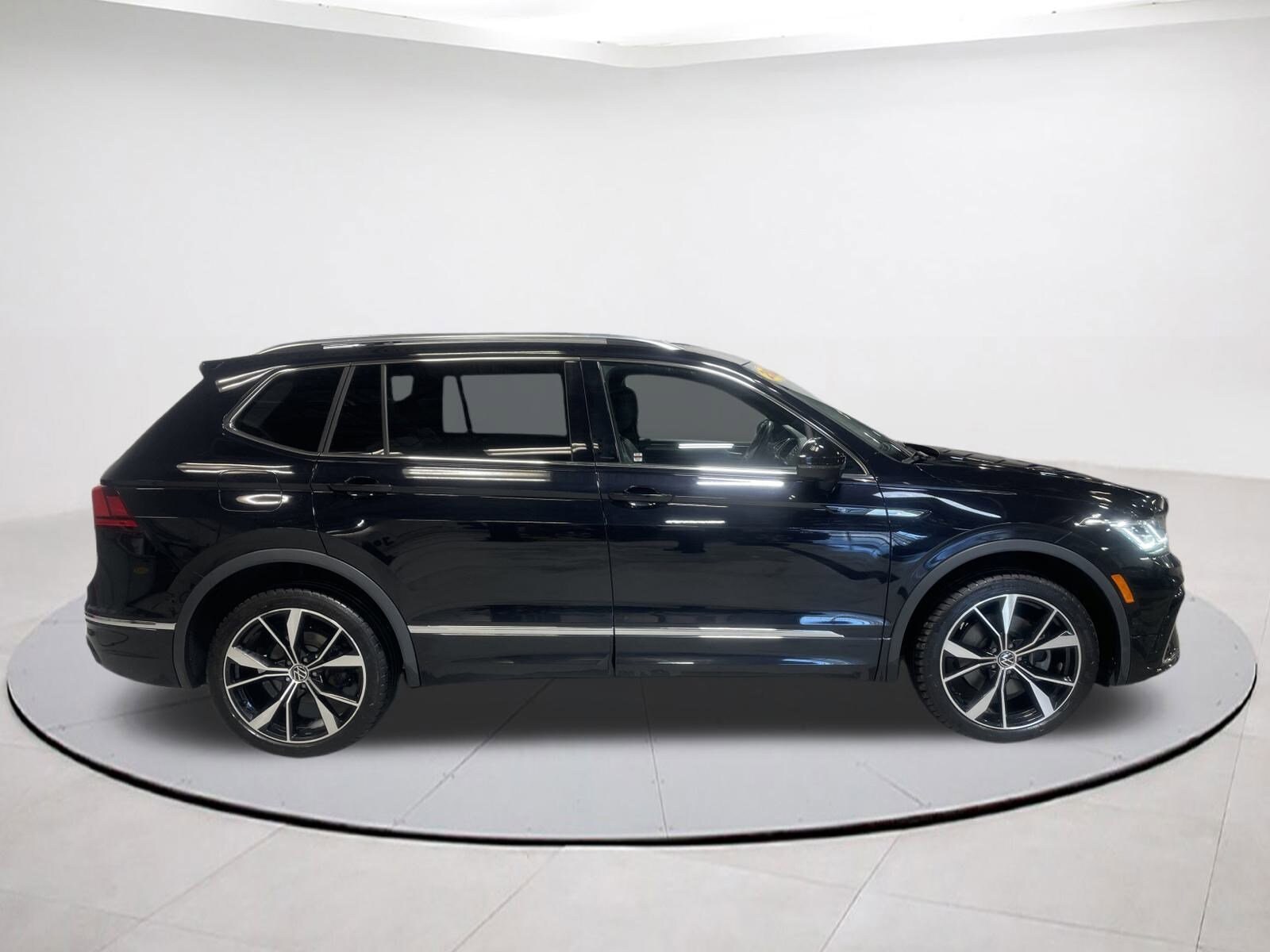 2022 Volkswagen Tiguan SEL Premium R-Line photo 4
