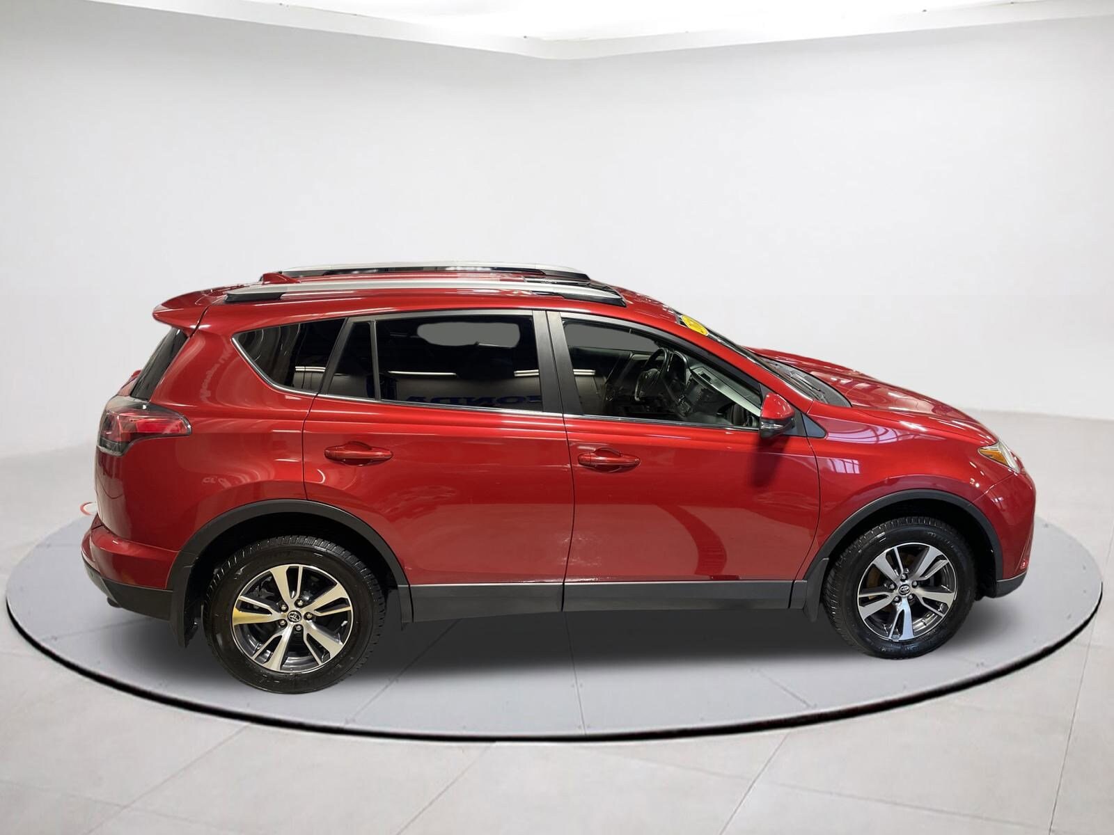 2016 Toyota RAV4 XLE photo 4