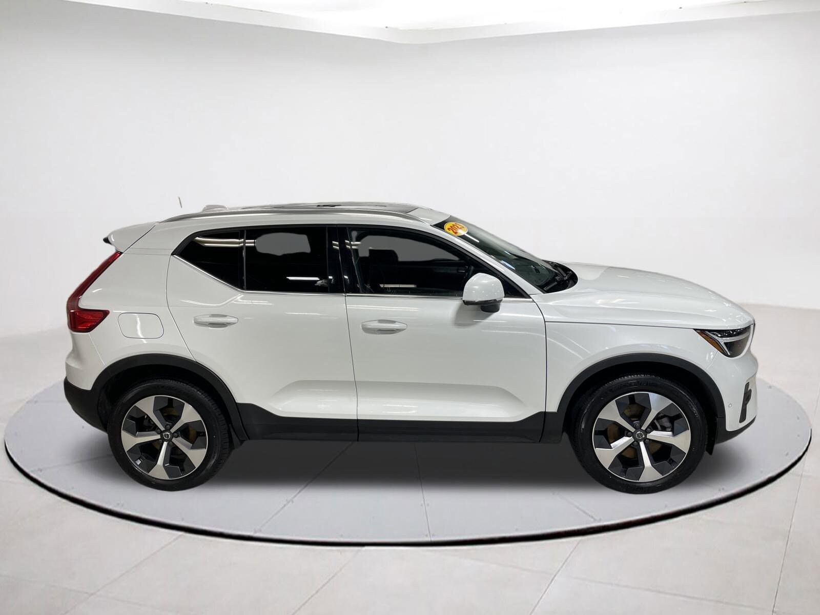 2023 Volvo XC40 AWD Plus photo 4