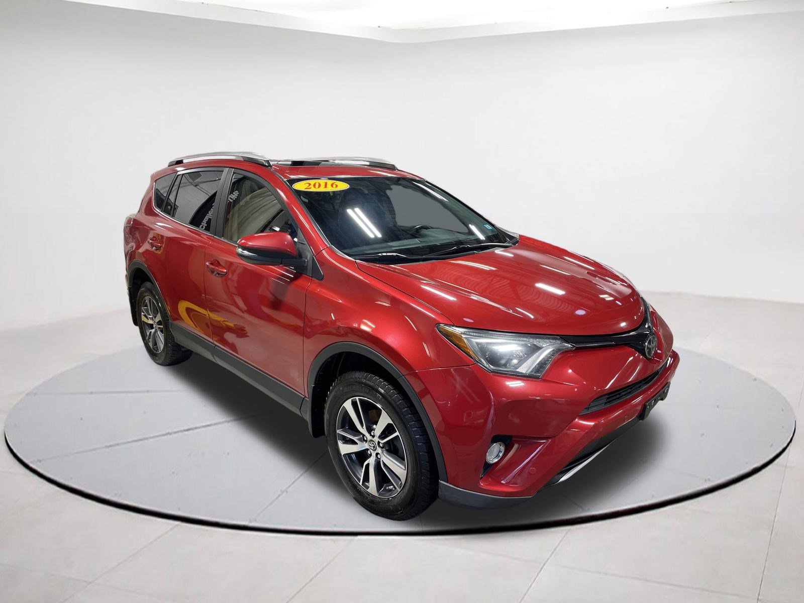 2016 Toyota RAV4 XLE photo 3