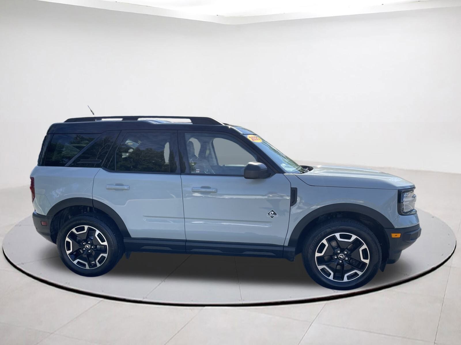 2021 Ford Bronco Sport Outer Banks photo 2