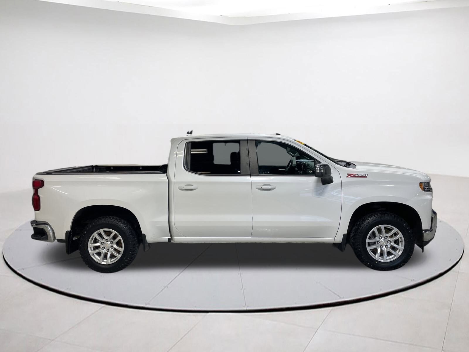 2019 Chevrolet Silverado 1500 LT photo 2