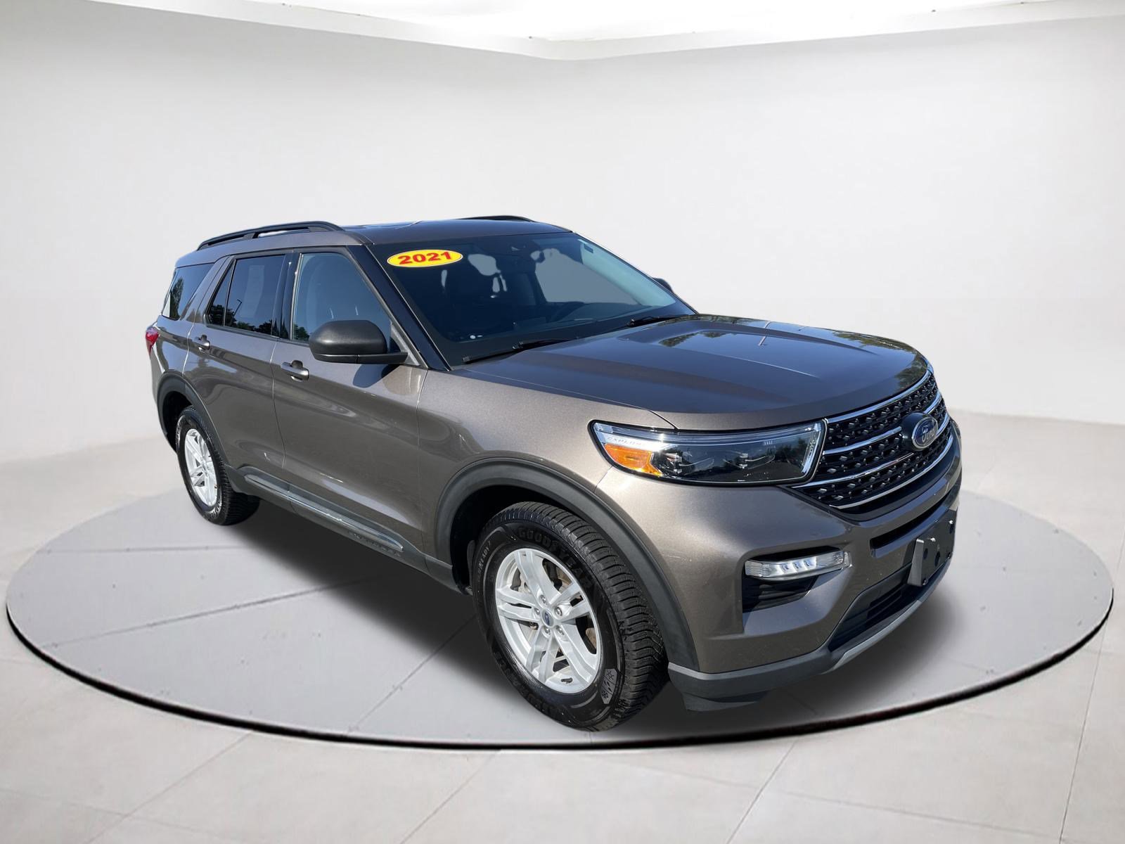 2021 Ford Explorer XLT photo 2