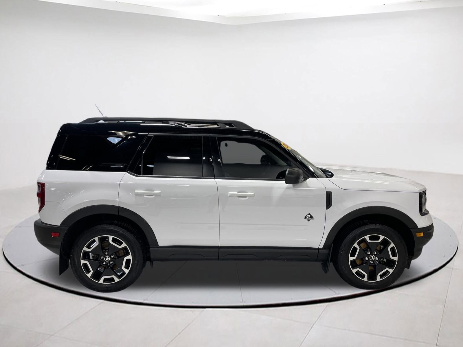 2022 Ford Bronco Sport Outer Banks photo 2