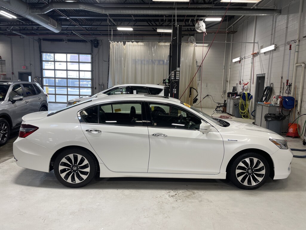 Used 2017 Honda Accord Hybrid Touring Sedan