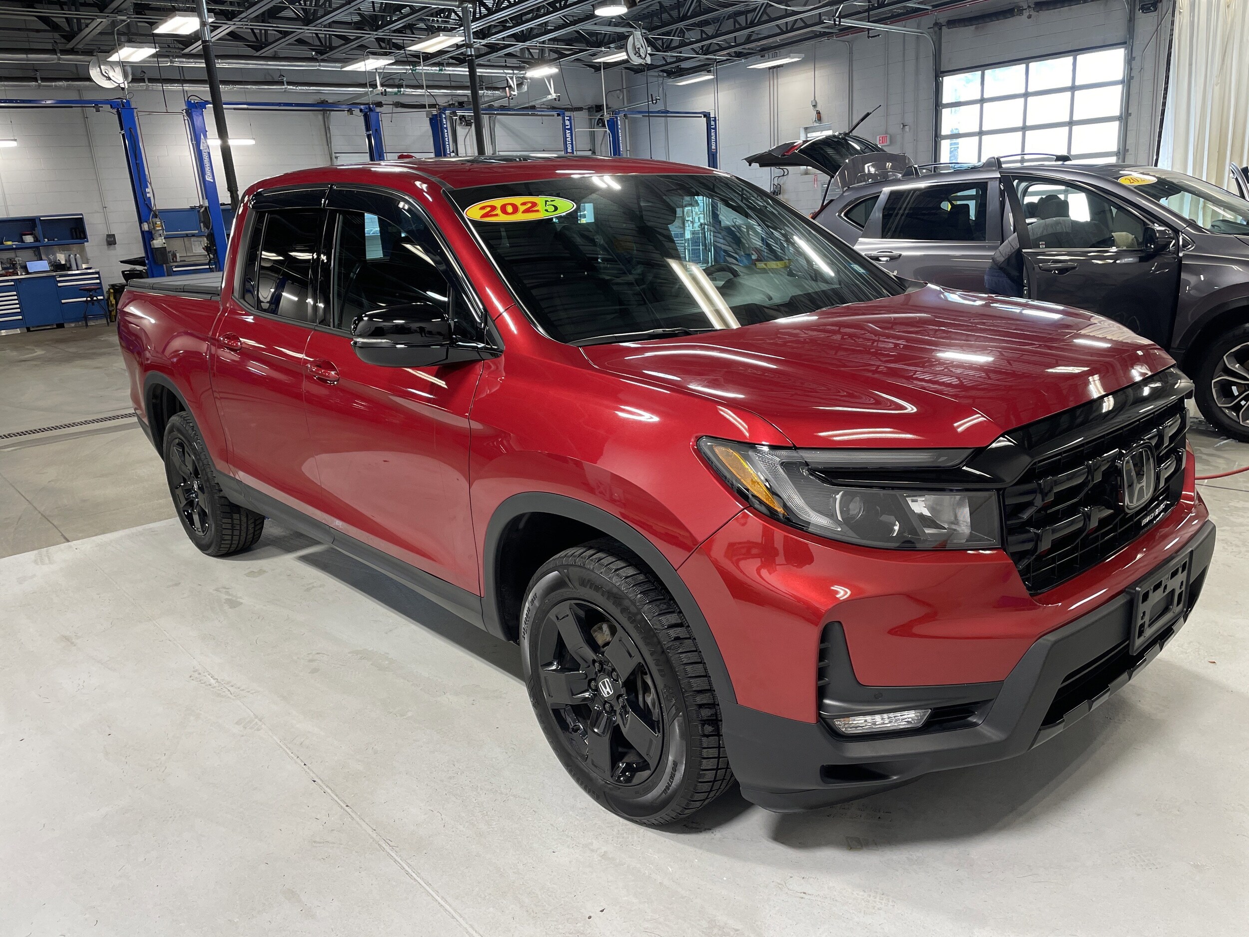 2025 Honda Ridgeline Black Edition photo 2