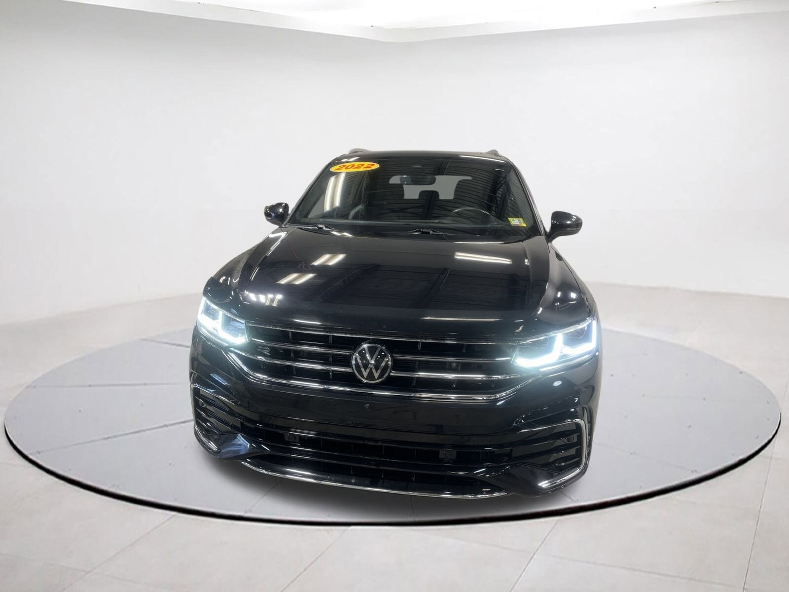 2022 Volkswagen Tiguan SEL Premium R-Line photo 2