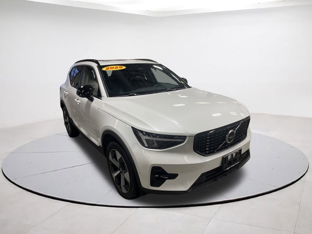 Used 2025 Volvo XC40 B5 Plus Dark Theme SUV