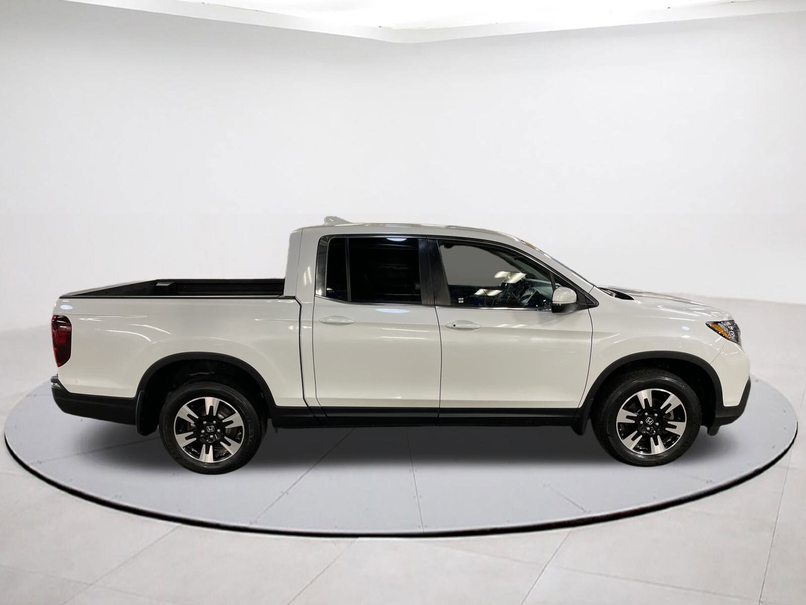 2020 Honda Ridgeline RTL photo 3