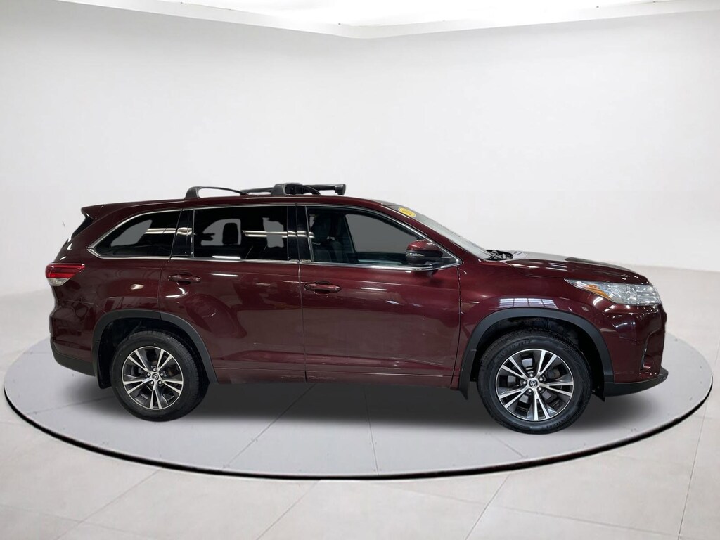Used 2018 Toyota Highlander LE V6 SUV