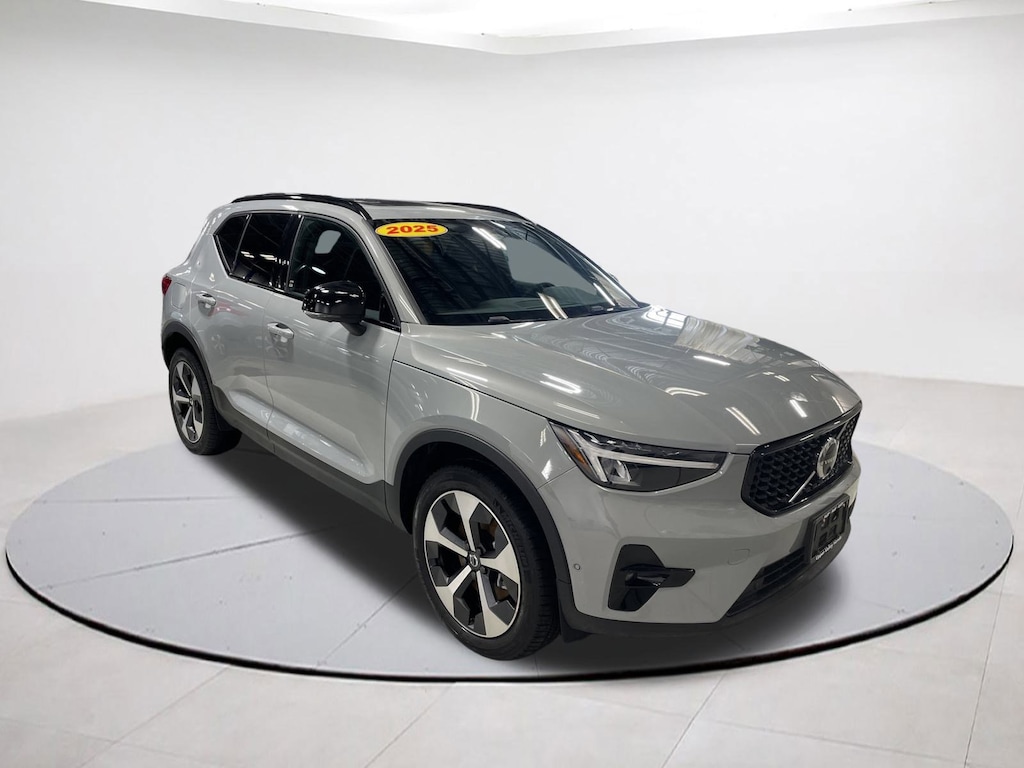 Used 2025 Volvo XC40 B5 Plus Dark Theme SUV