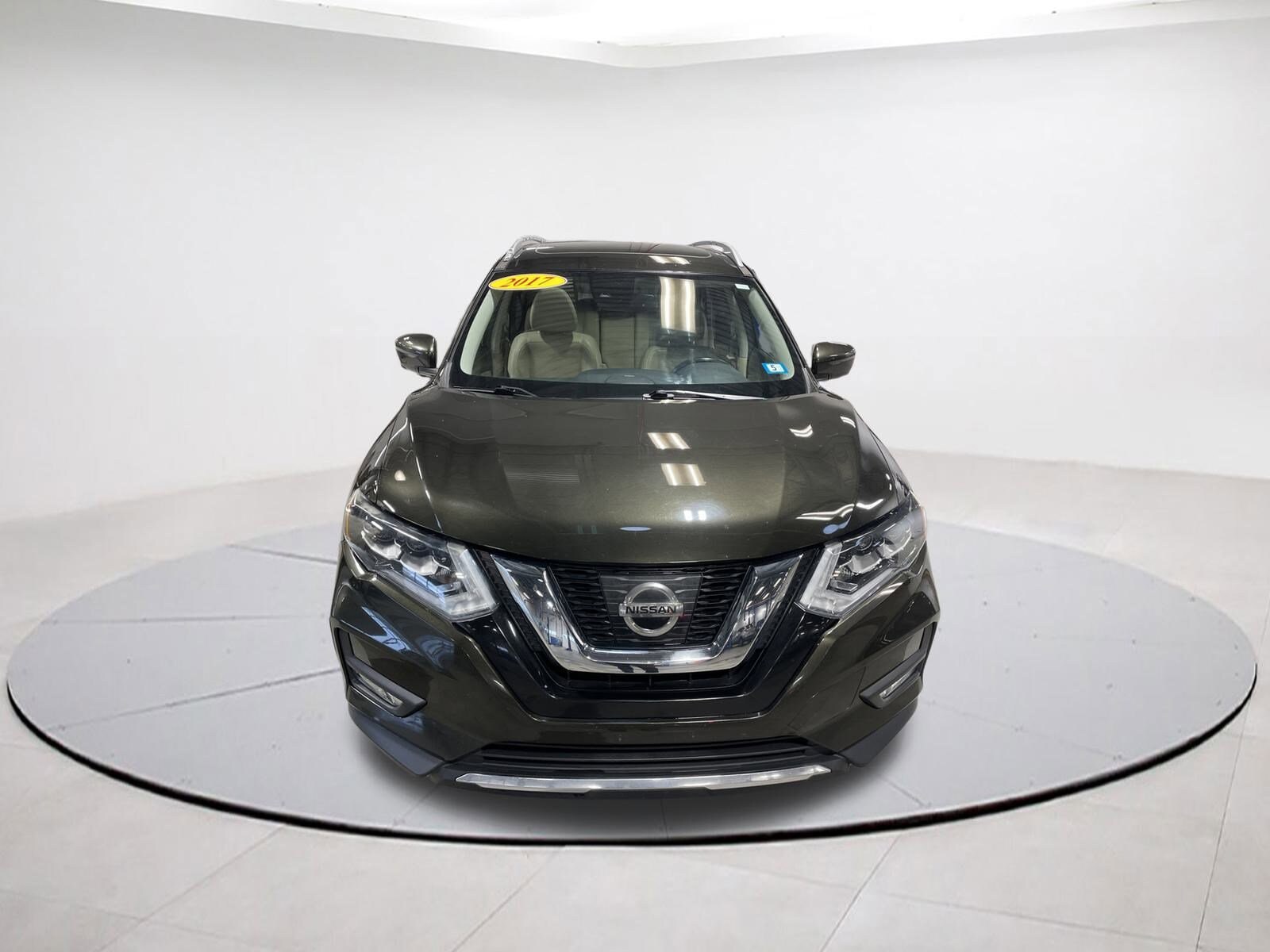 2017 Nissan Rogue SL photo 2