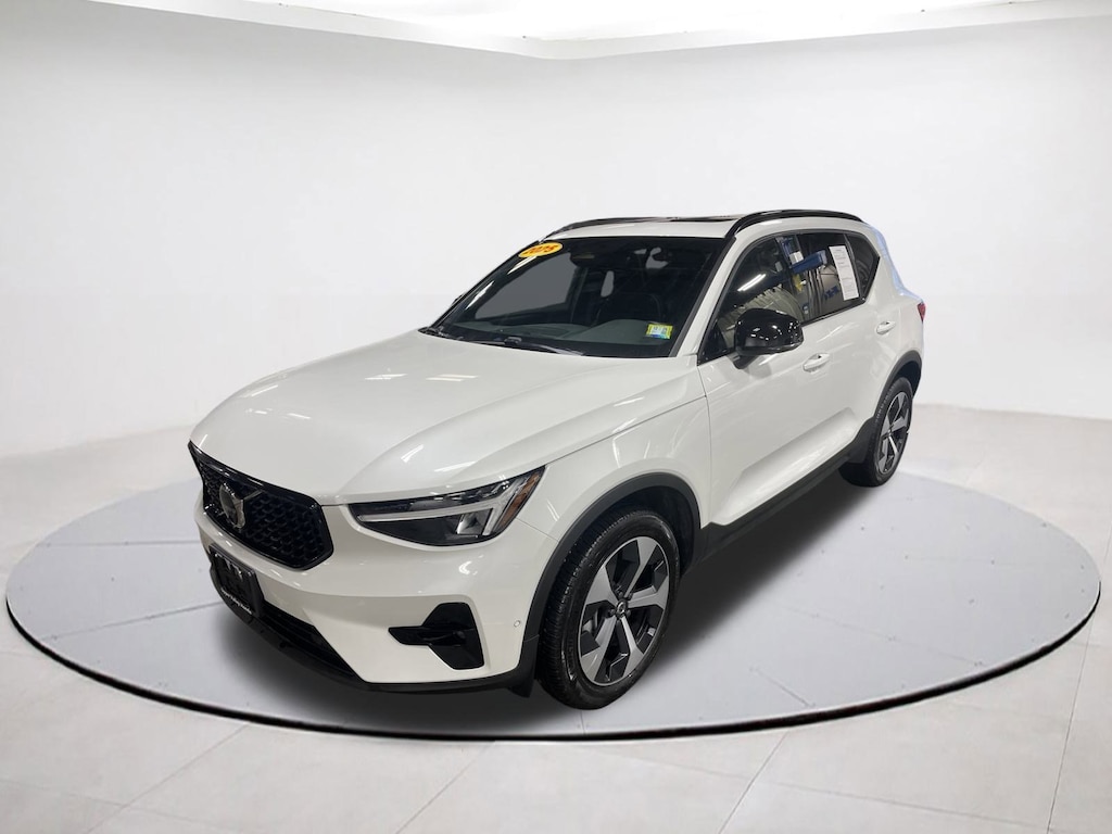 Used 2025 Volvo XC40 B5 Plus Dark Theme SUV