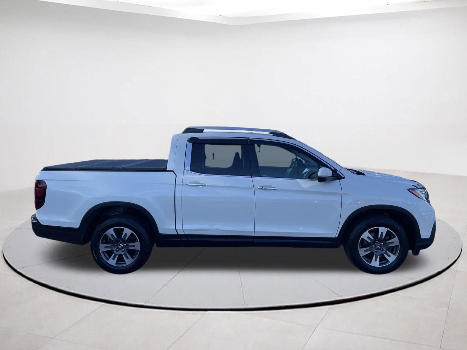2018 Honda Ridgeline RTL-E photo 2