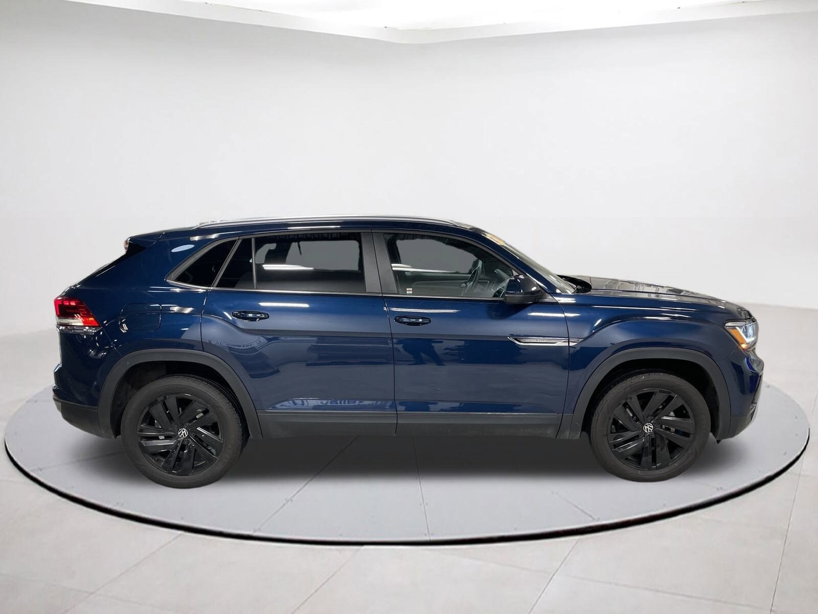 2022 Volkswagen Atlas Cross Sport SE Technology photo 4