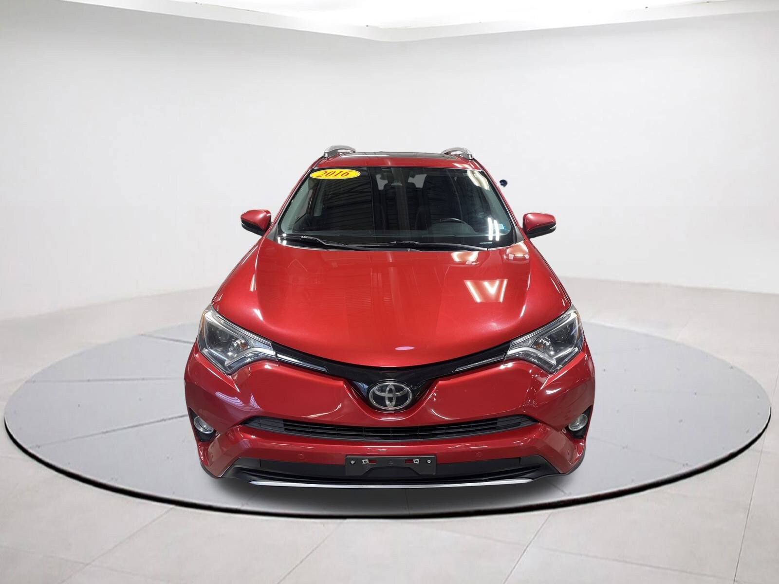 2016 Toyota RAV4 XLE photo 2
