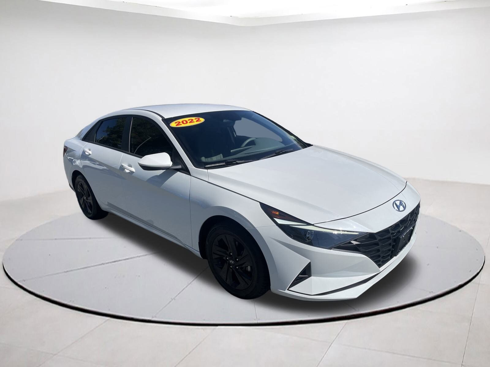 2022 Hyundai Elantra SEL photo 4
