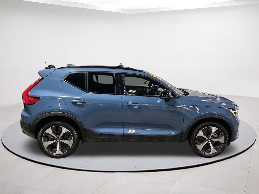 Used 2025 Volvo XC40 B5 Plus Dark Theme SUV