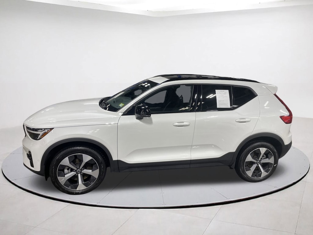 Used 2025 Volvo XC40 B5 Plus Dark Theme SUV