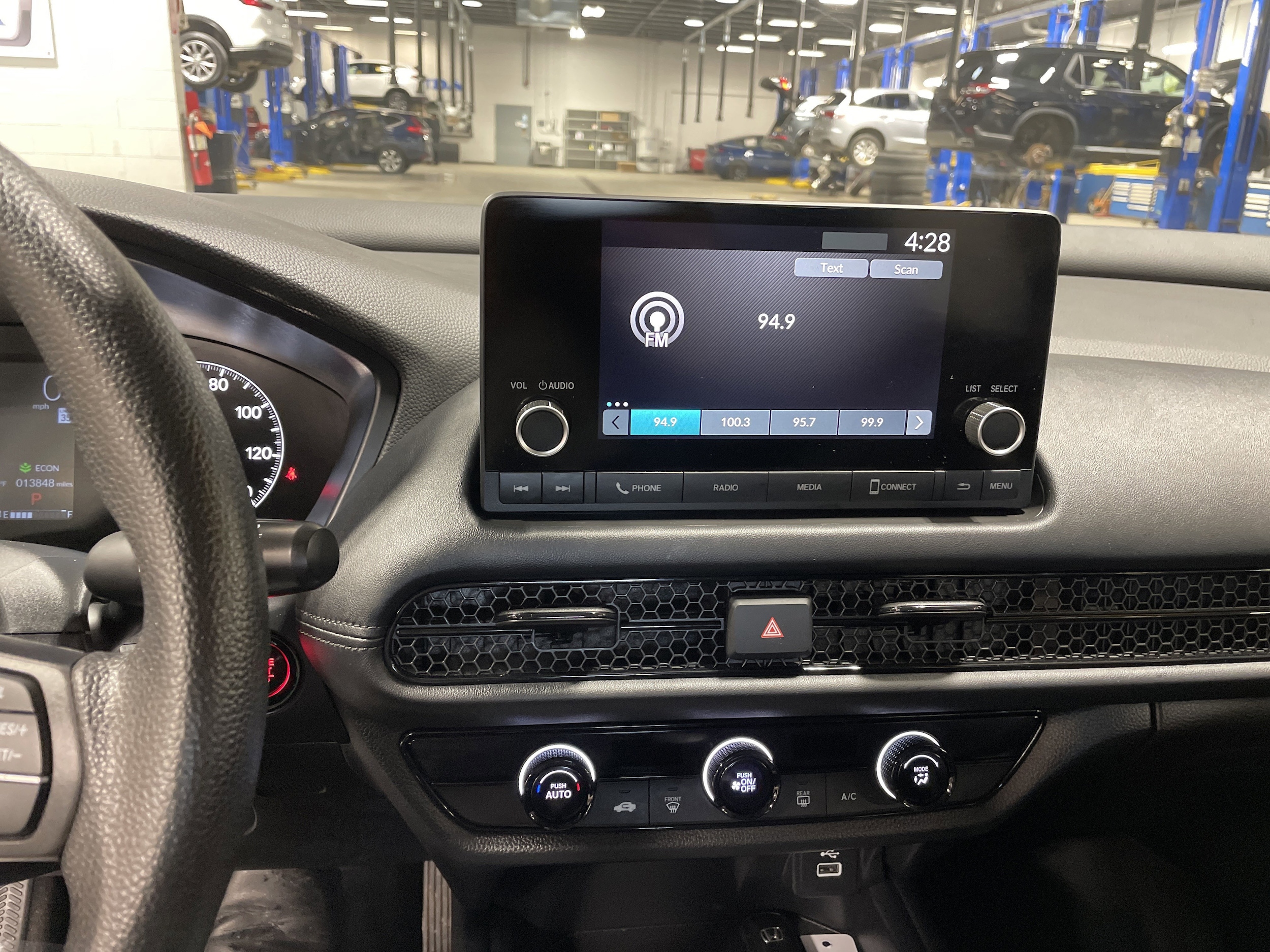 2023 Honda HR-V LX - Photo 34