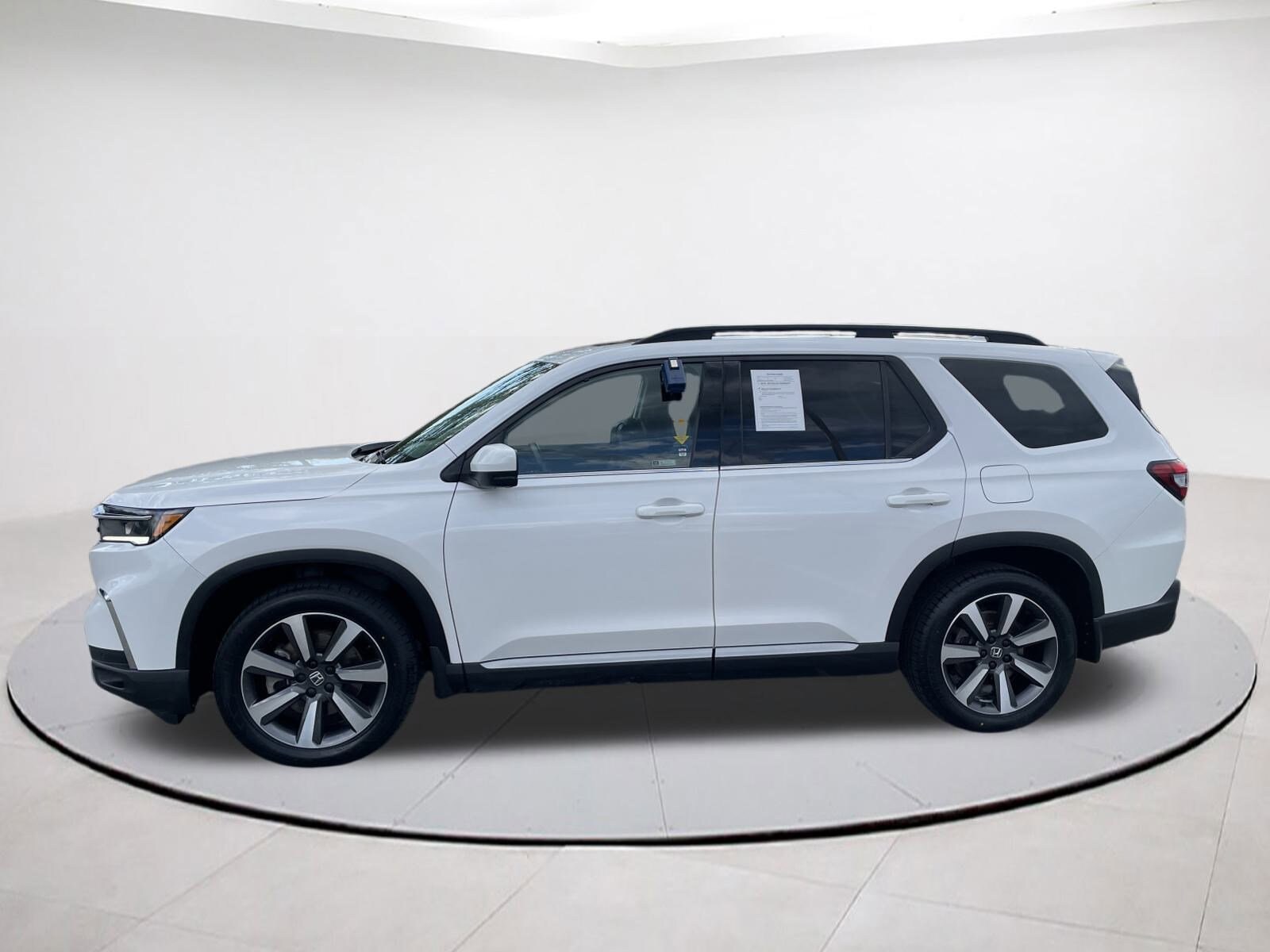 2023 Honda Pilot Touring photo 3