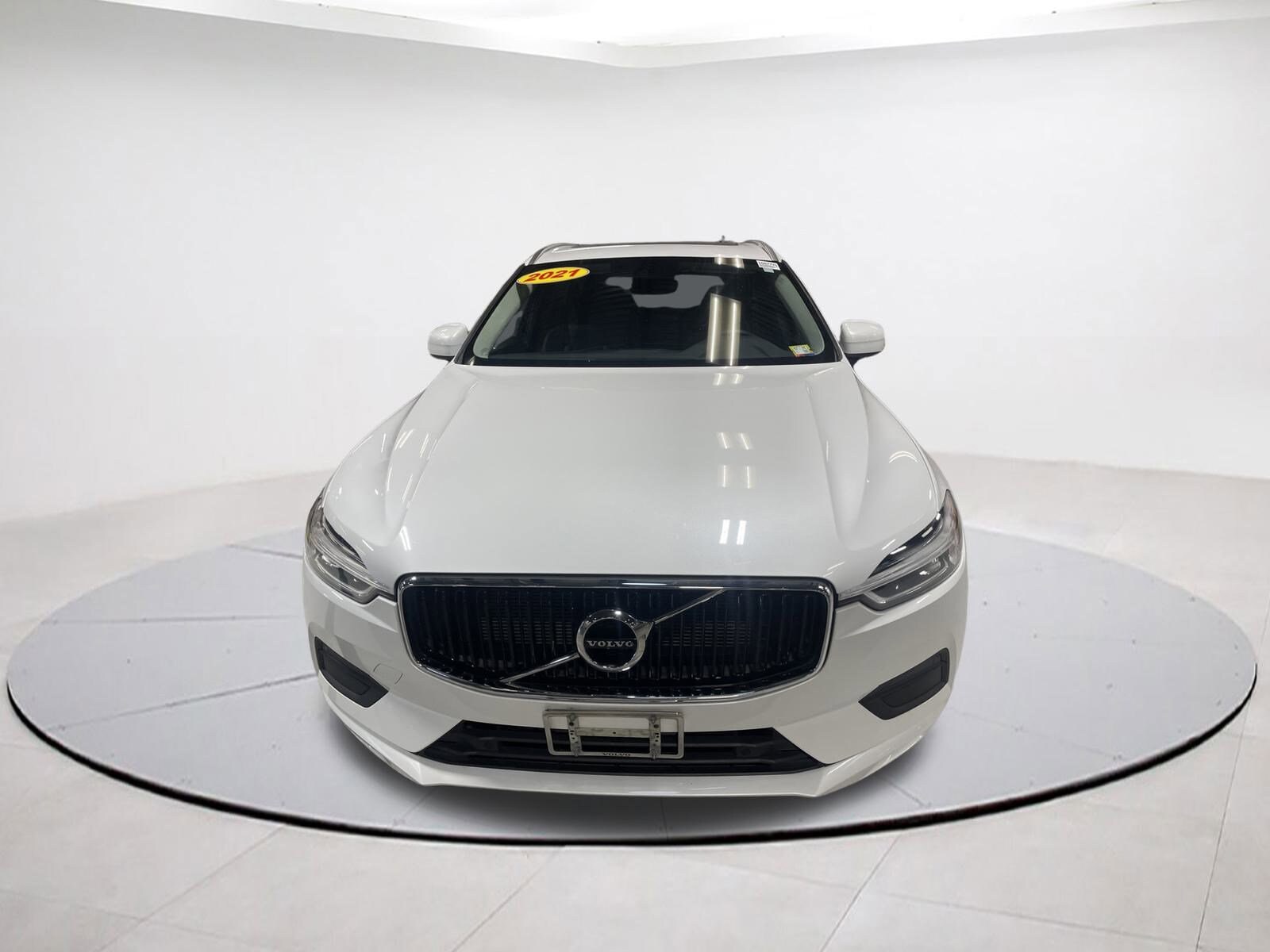 2021 Volvo XC60 T6 Momentum photo 2