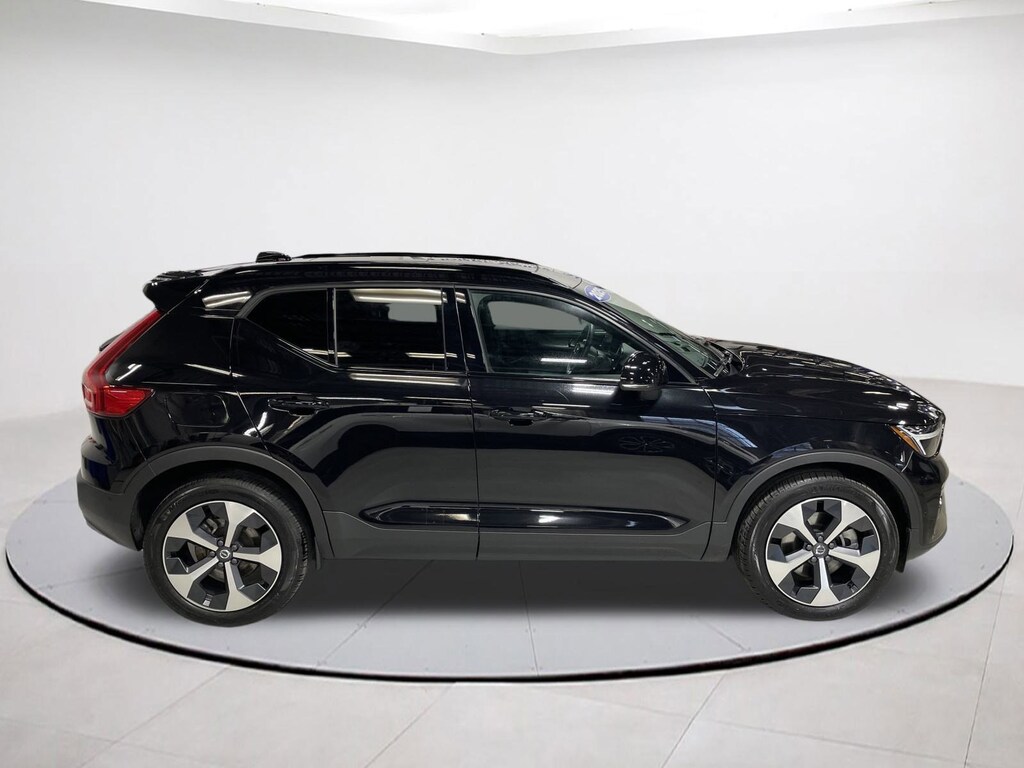 Used 2025 Volvo XC40 B5 Plus Dark Theme SUV
