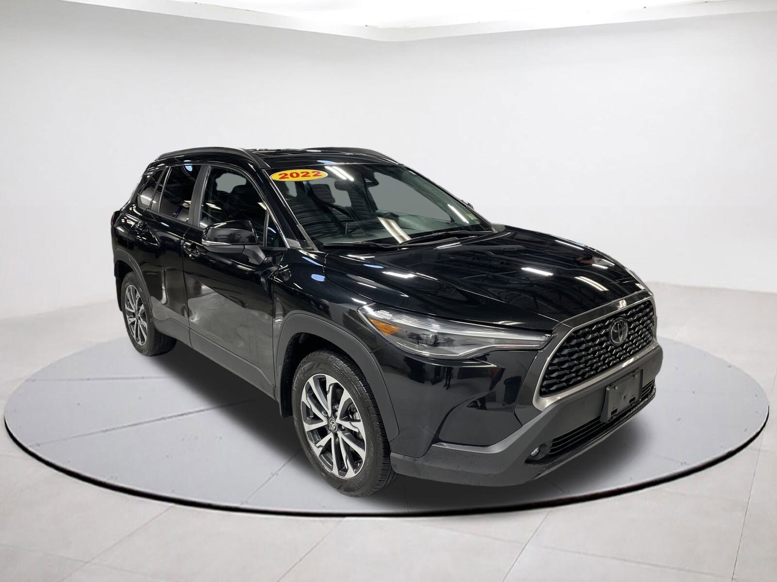 2022 Toyota Corolla Cross XLE photo 2