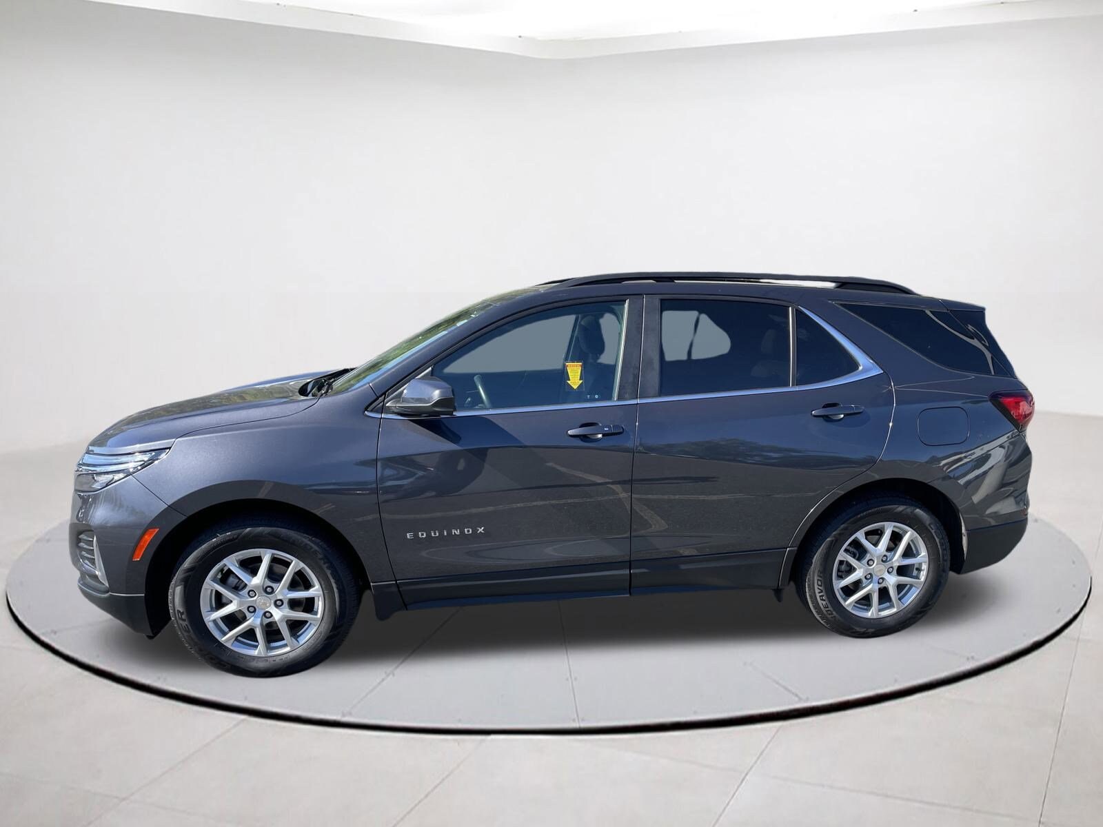 2023 Chevrolet Equinox LT photo 3