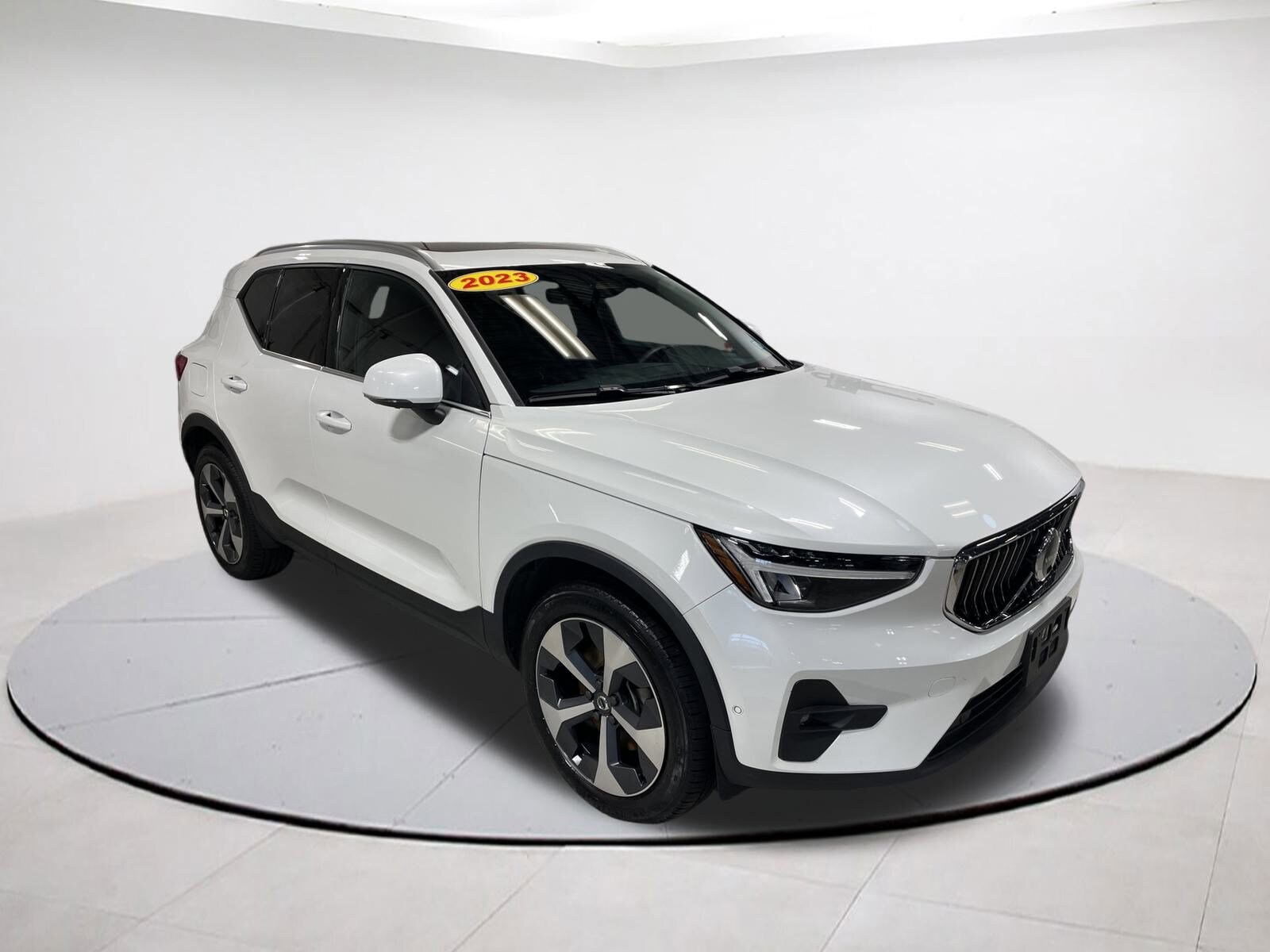 2023 Volvo XC40 AWD Plus photo 3